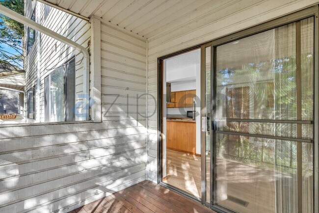 Foto del edificio - 264 Cervantes Cir