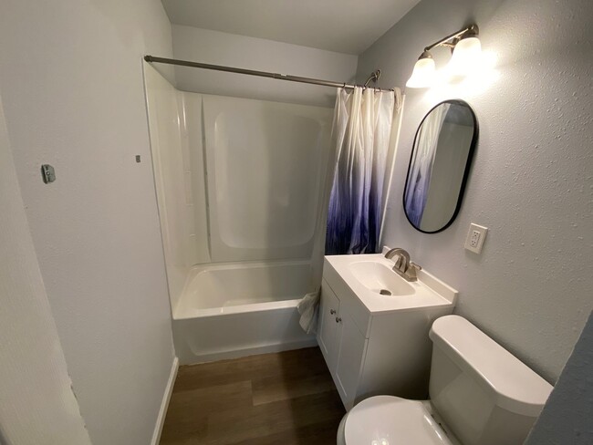 Building Photo - Open Concept 4 Bedroom Gem