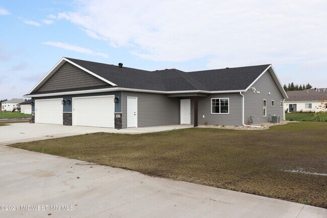 Building Photo - 903 Village Ln