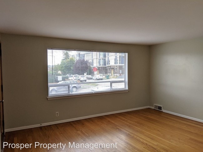 Building Photo - 604 N 43rd St