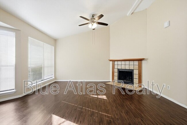 Foto del edificio - 3048 Navarro Ln