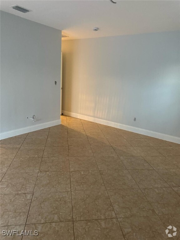 Building Photo - 4524 SE 11th Pl