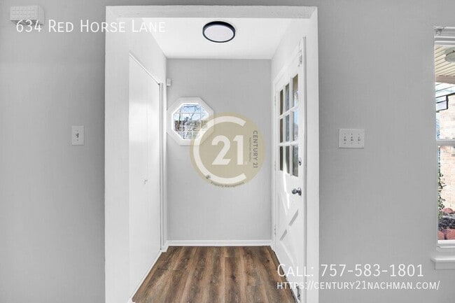 Foto del edificio - 634 Red Horse Ln