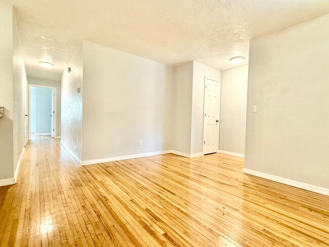 Building Photo - Your DeLand Escape: 4 Bedrooms + Pool + Sp...