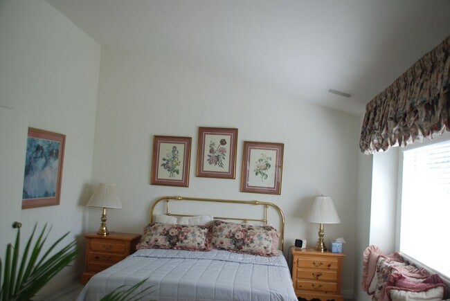 Foto del edificio - 16236 Peppertree Ln