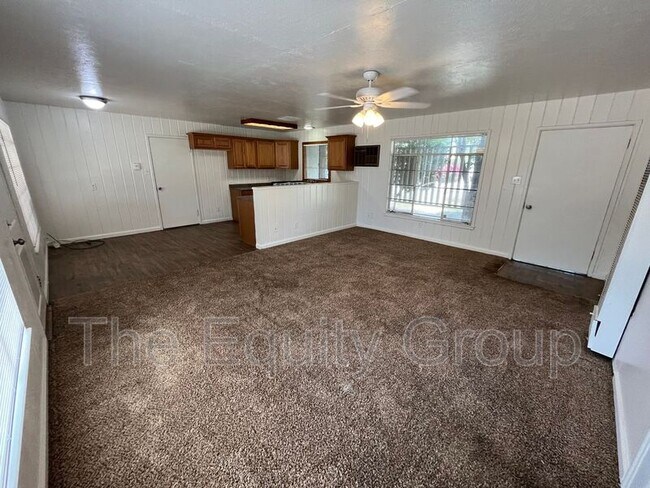 Building Photo - 315 W Kaweah Ave