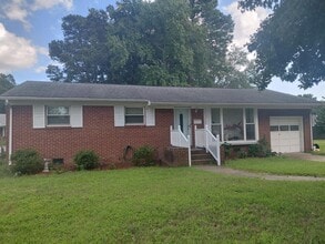 Building Photo - 120 Latham Dr