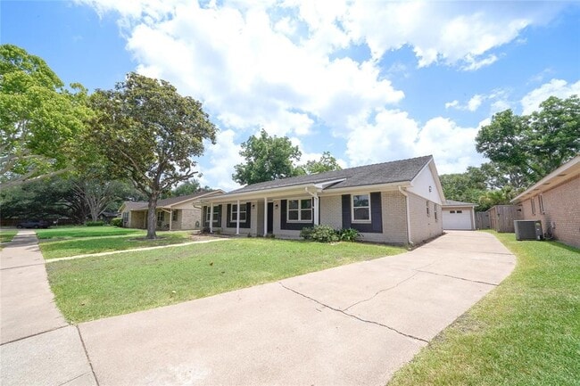 Building Photo - 5915 Valkeith Dr