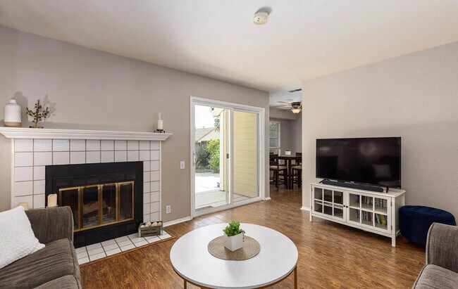 Foto del edificio - 4671 Apple Tree Cmn