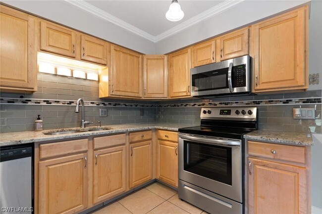 Building Photo - 701 Palm View Dr