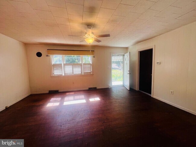 Foto del edificio - 16 Happy Creek Ln