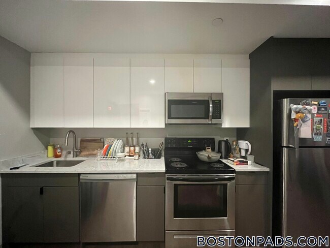 Foto del edificio - 100 Hemenway St