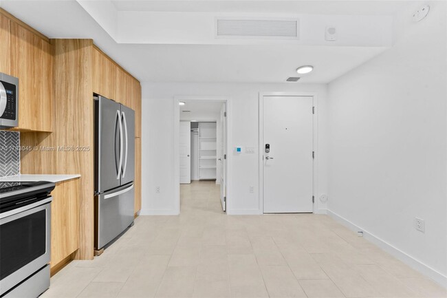 Foto del edificio - 2150 N Bayshore Dr