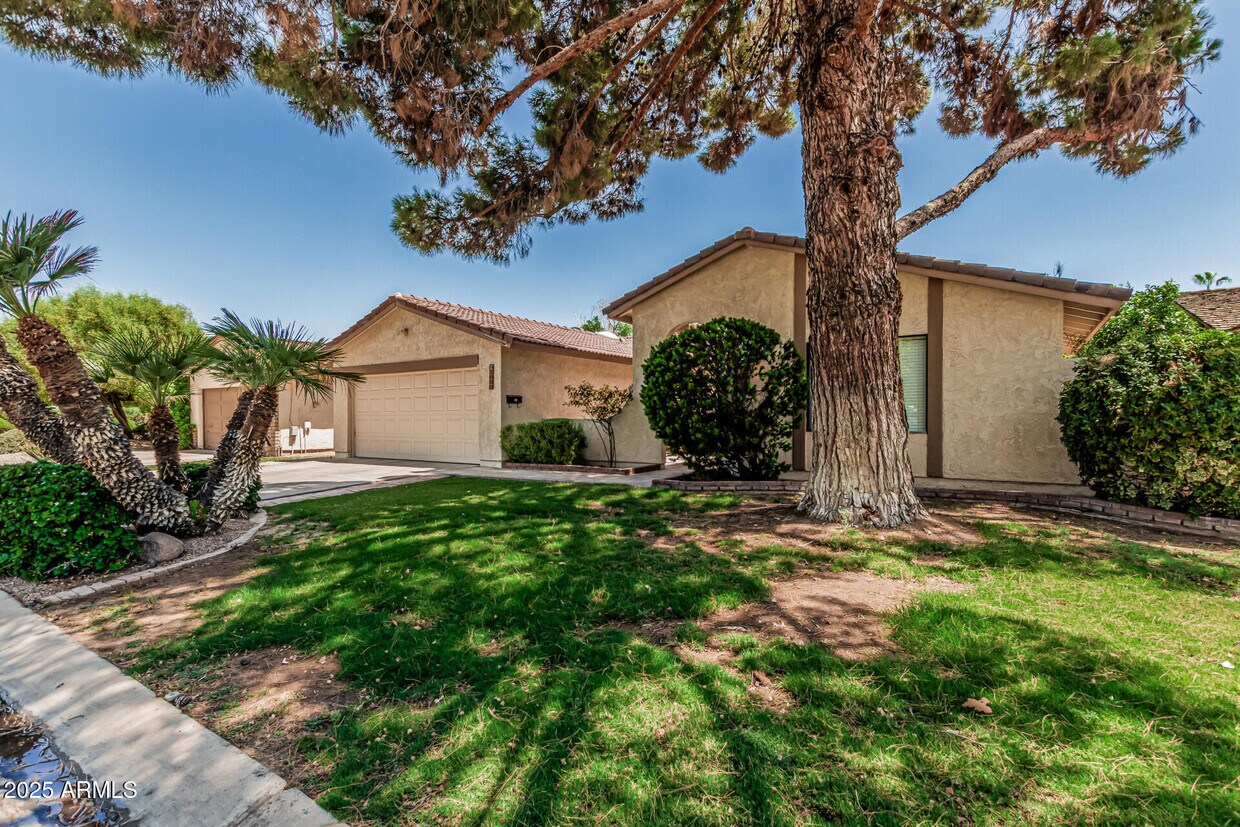 Foto principal - 1625 E Edgewater Dr