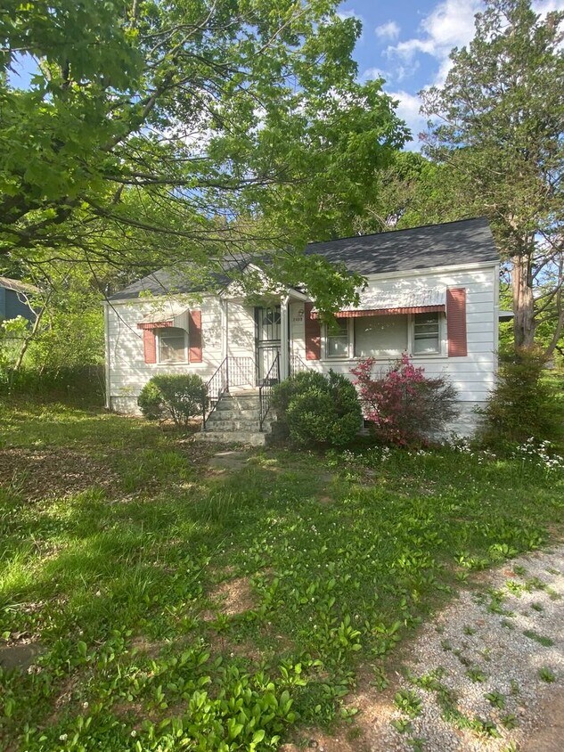 Primary Photo - 2408 Amber St