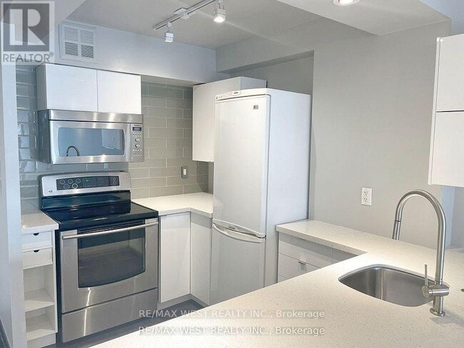 Building Photo - 44 St Joseph St