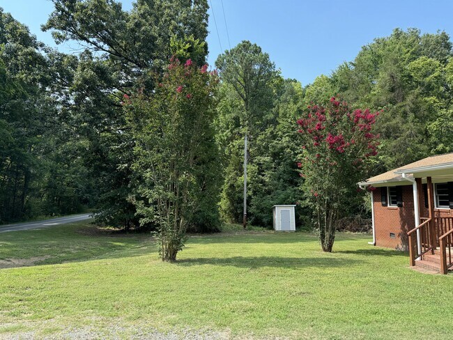 Building Photo - 2302 Chestnut Ridge Church Rd