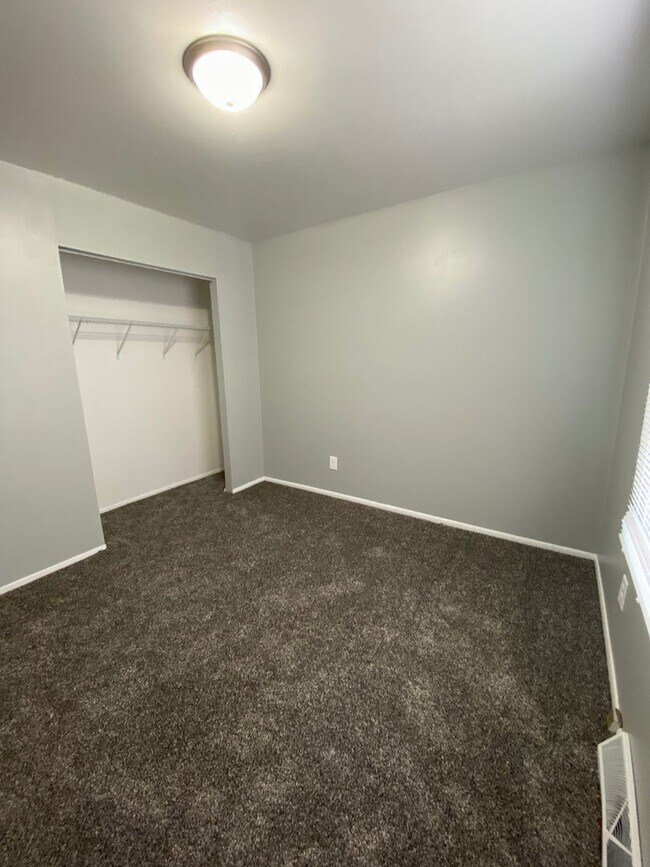 Building Photo - 3 Bedroom, 1 Bath with Double Stall Detach...