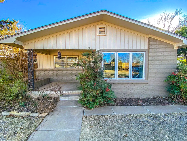 Building Photo - Spacious 3 bed 2 bath in Maedgen