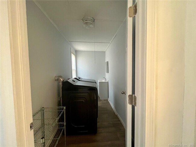 Building Photo - 23 Knighton St