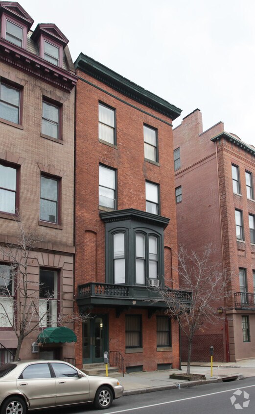 Building Photo - 807 Cathedral St