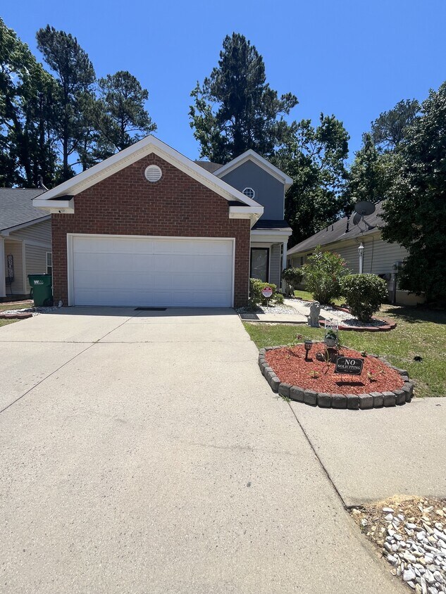 Foto principal - 217 Sarah Creek Ct