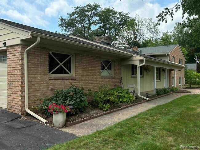 Foto del edificio - 5940 Burnham Rd
