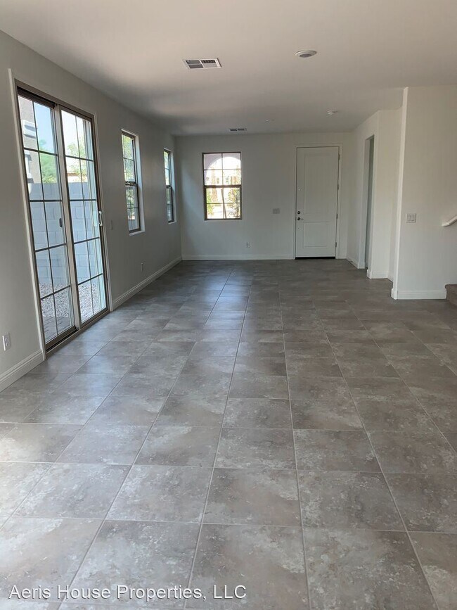 Building Photo - 4 br, 3 bath House - 6846 E Butte St