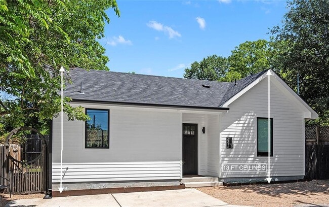 Building Photo - 2216 Lindell Ave
