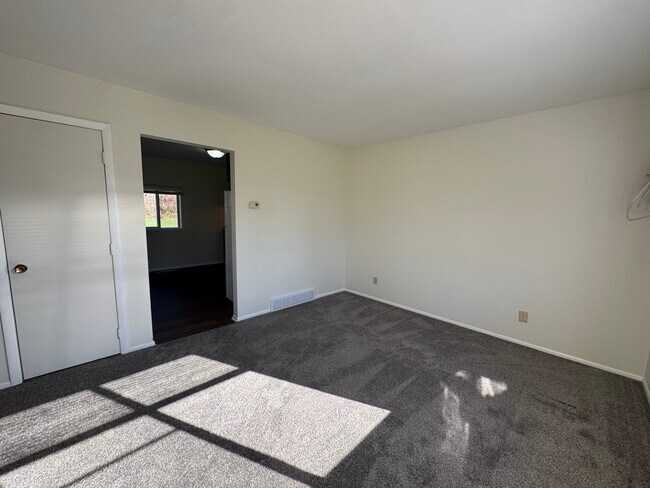 Foto del edificio - 647 Kennedy Ct