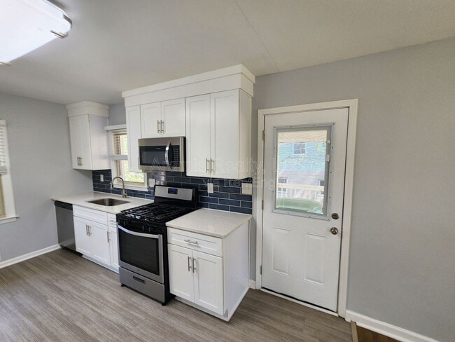 Building Photo - 1750 Boulderview Dr SE