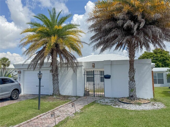 Foto del edificio - 161 NW 27th Ct