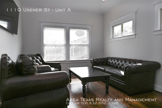 Building Photo - Charming 1 Bedroom Garage Apartment!