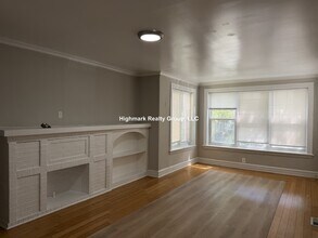 Building Photo - 6304 N Oakley Ave