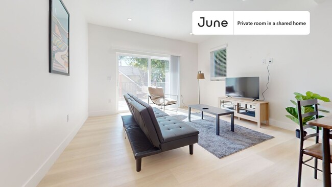 Building Photo - Private bedroom in 4 bed/3 bath Home