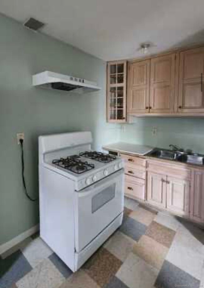 Building Photo - 64 James St