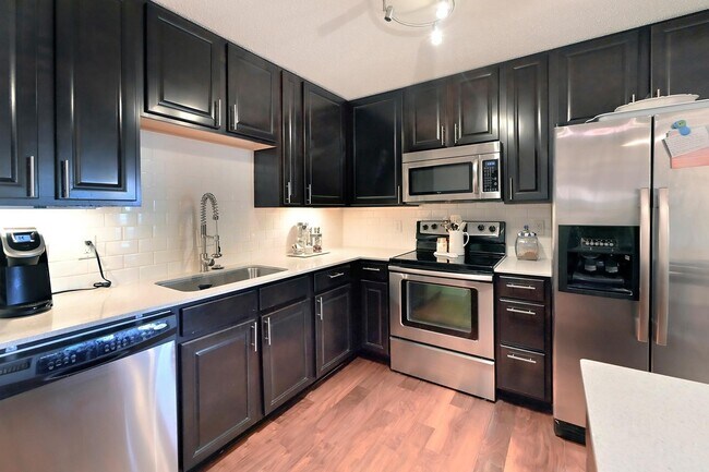 Building Photo - 48 Groveland Terrace B307