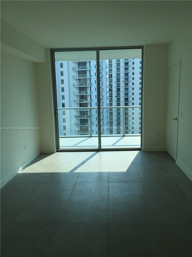 Building Photo - 1100 South Miami Avenue, Miami, FL 33130 -...