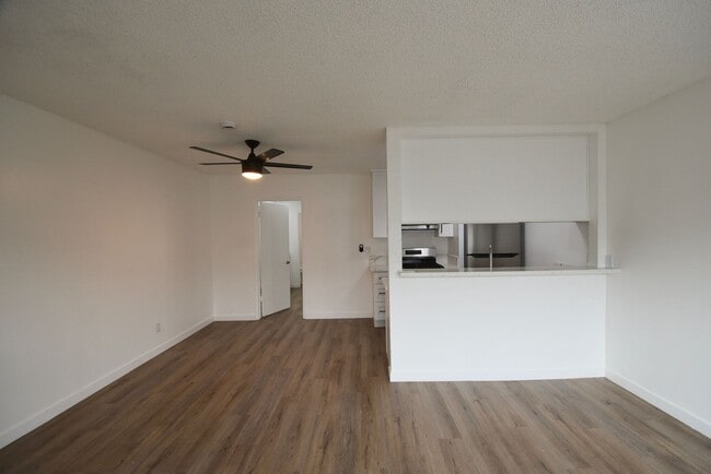 Building Photo - 14142 Victory Blvd