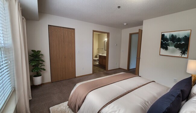 Dormitorio con baño en suite - Cedrics Landing