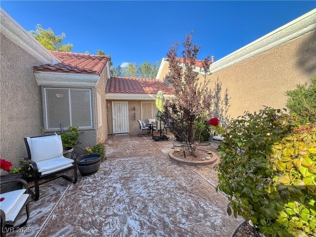 Foto del edificio - 8512 Desert Holly Dr