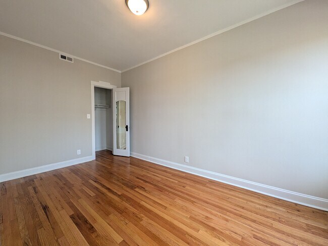 Foto del edificio - 2650 N Milwaukee Ave