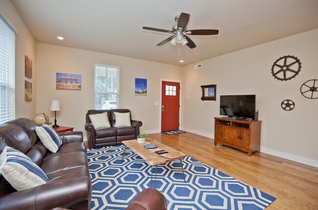 Foto del edificio - ***418 NW 7th Street***