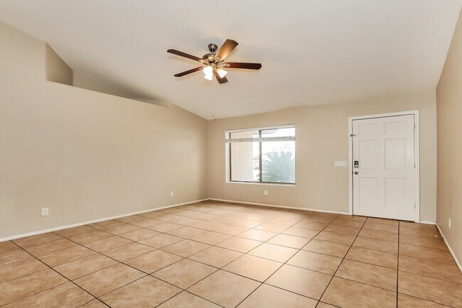 Foto del edificio - 717 E Calle Chulo Rd