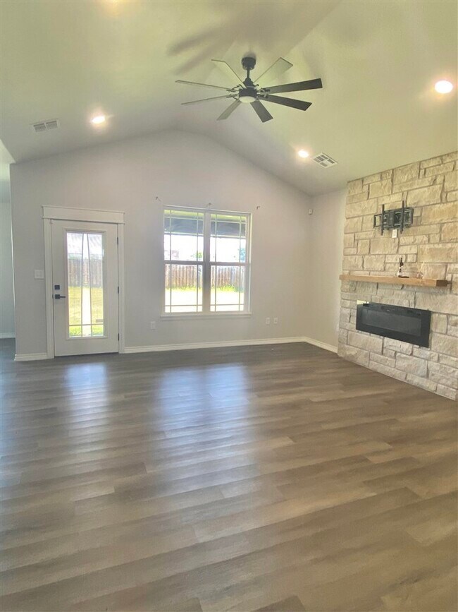 Foto del edificio - 210 Meadowlark Ln