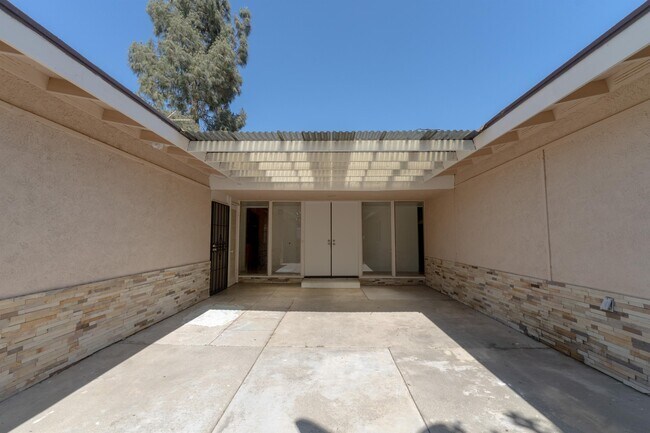 Foto del edificio - 7325 Layton St