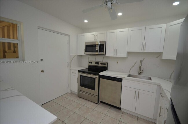 Foto del edificio - 7440 Miami Lakes Dr