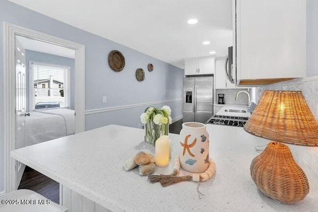 Building Photo - 639 Redmond Ave