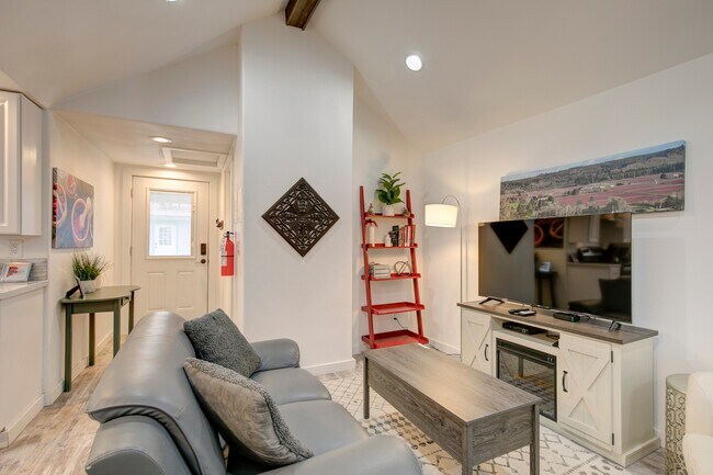 Building Photo - 1757 SR 105