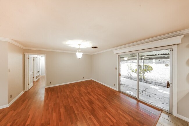 Building Photo - 3938 Johnstown Dr